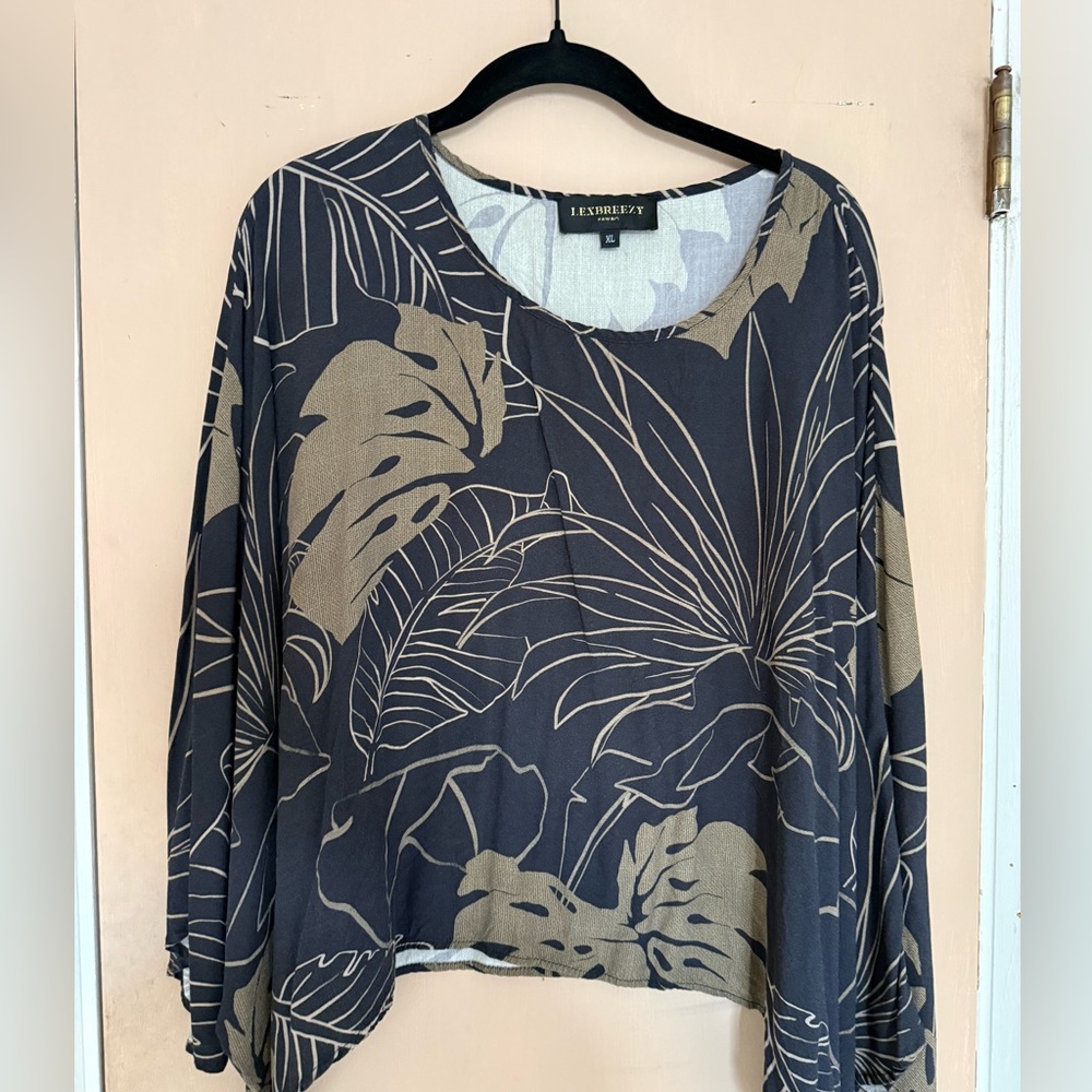 LexBreezy Hawaii Floral Top